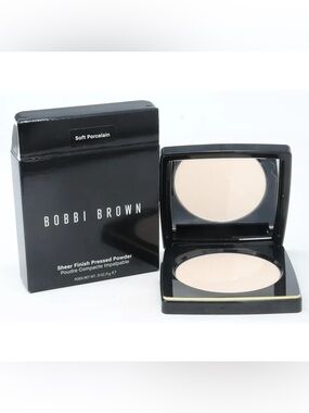 Bobbi Brown Sheer Finish Pressed Powder in Soft Porcelain (Compact with Mirror)